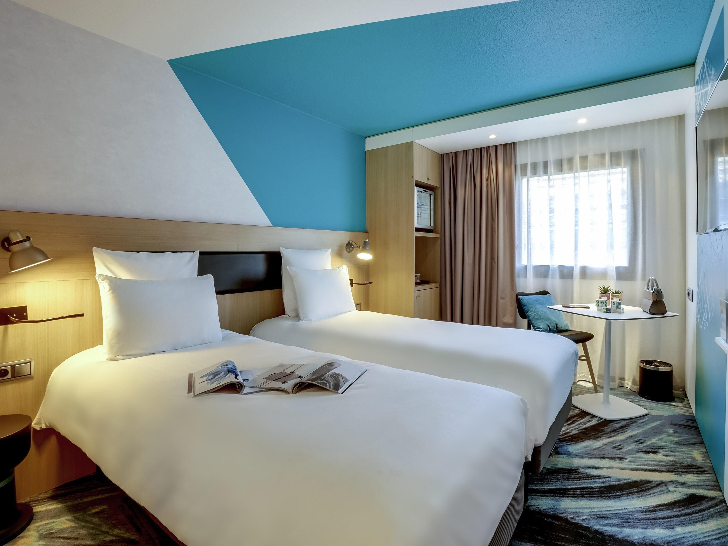 Habitación superior, 2 camas individuales | Ropa de cama de alta calidad y minibar 