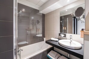 Eco-friendly toiletries, hair dryer, towels, soap - Mercure Paris Gare De Lyon TGV (Paris)