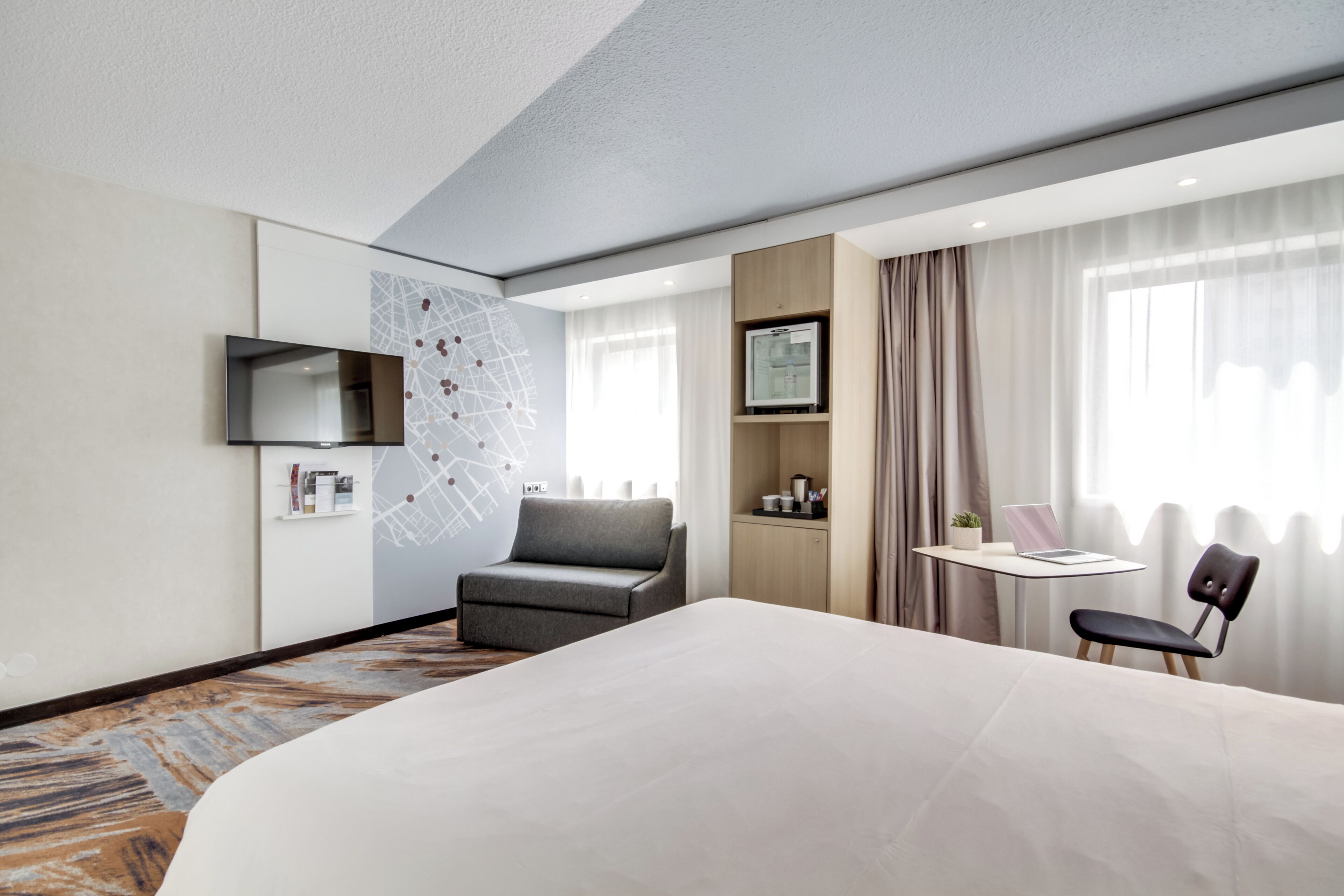 Privilege, Habitación, varias camas | Ropa de cama de alta calidad, minibar, caja fuerte y escritorio