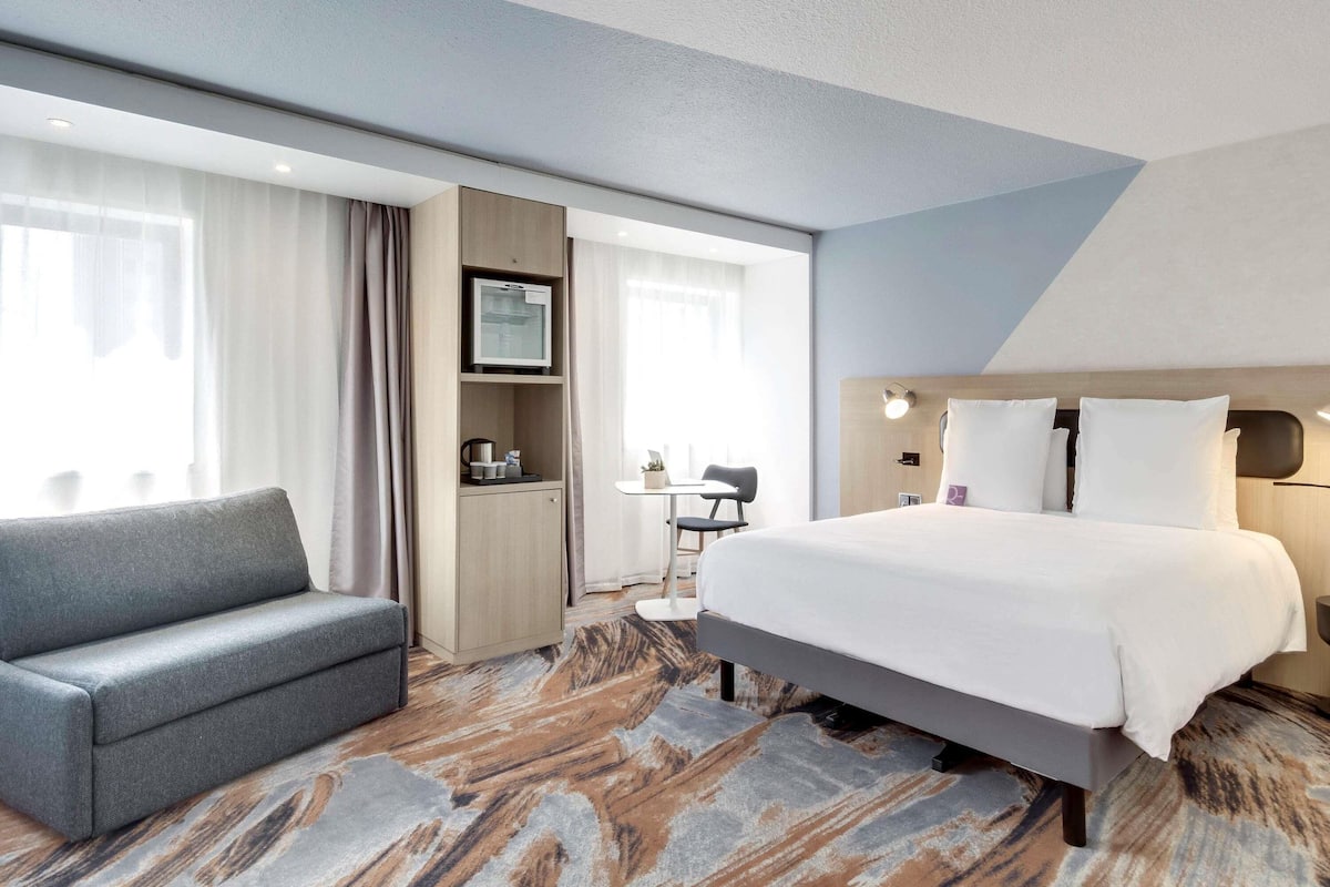 Privilege ルーム ベッド (複数台) | ミニバー、セーフティボックス (室内)、デスク、遮光カーテン