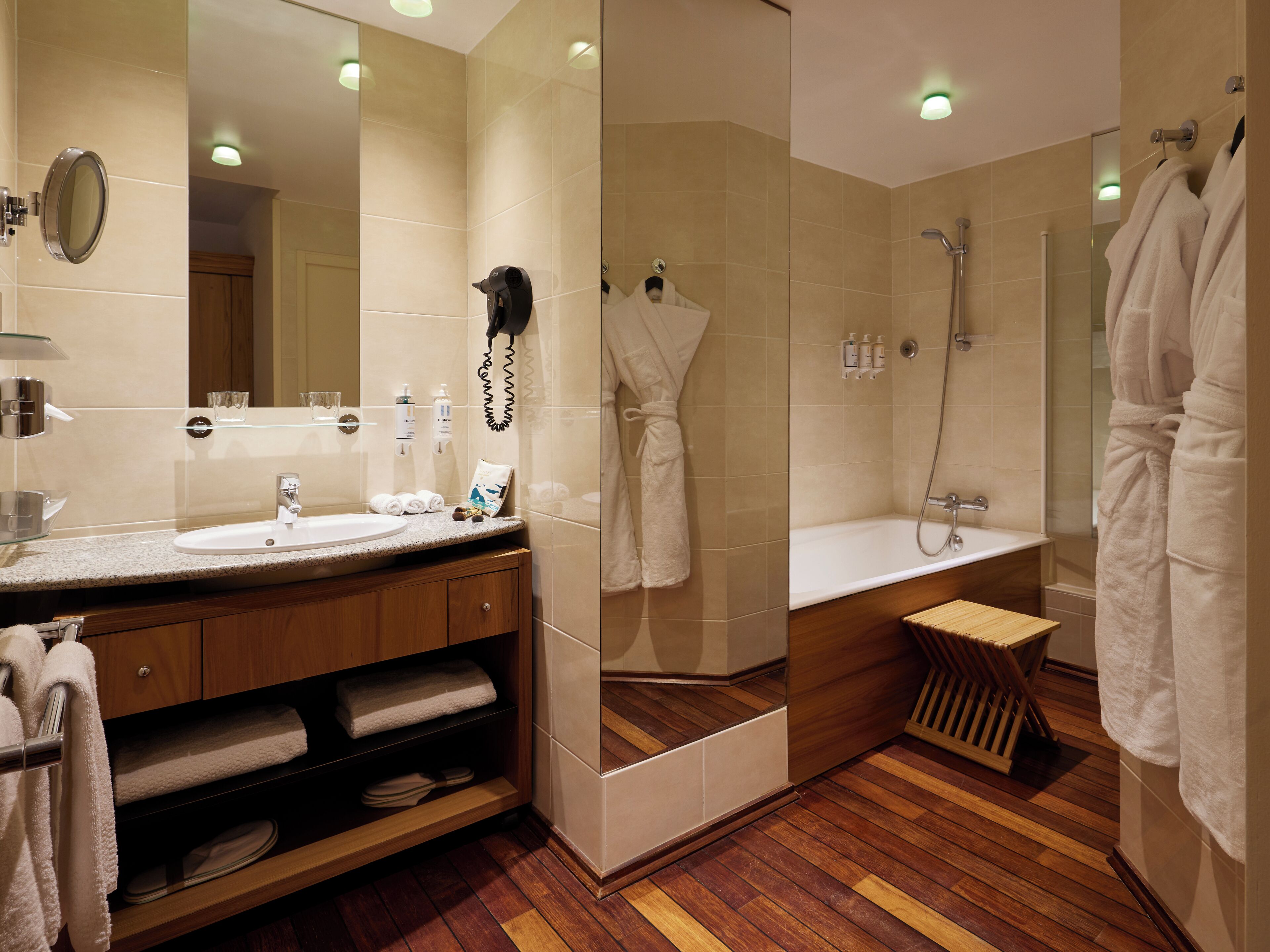 combined shower/bathtub, deep-soaking bathtub, eco-friendly toiletries