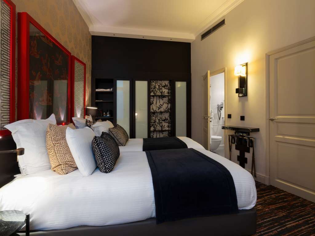 classic room, 2 single beds | premium bedding, minibar, in-room safe, desk