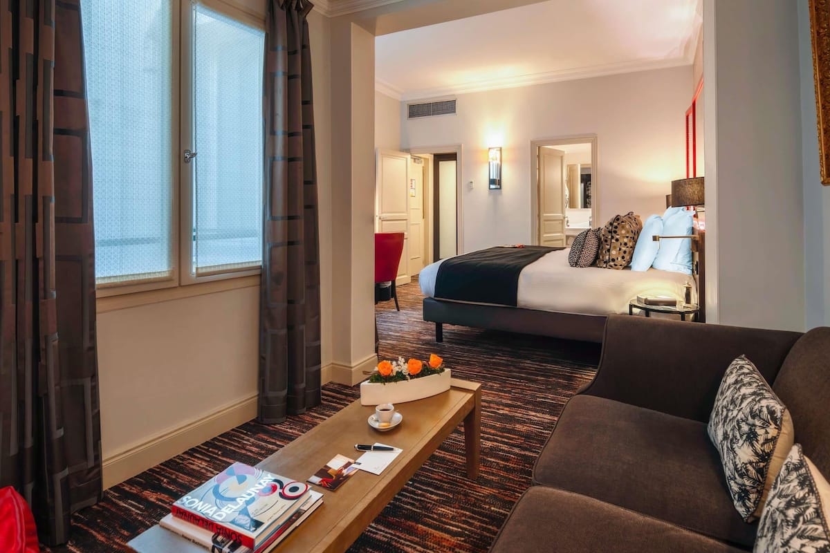 Habitación Deluxe, 1 cama de matrimonio grande | Ropa de cama de alta calidad, minibar, caja fuerte y escritorio