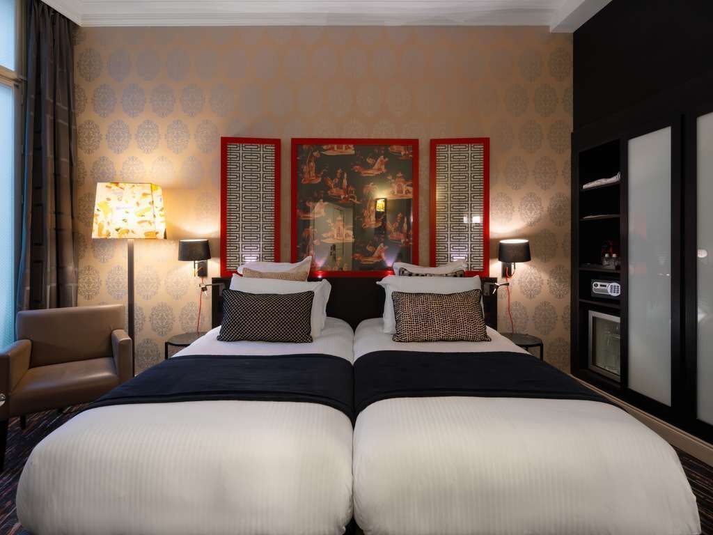 classic room, 2 single beds | premium bedding, minibar, in-room safe, desk