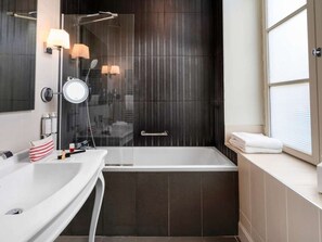 Classic Room, 2 Twin Beds | Bathroom | Combined shower/tub, deep soaking tub, eco-friendly toiletries