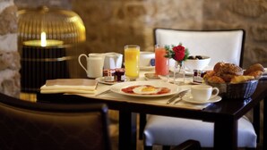 Breakfast area - Le Stendhal - Vendôme (Paris)