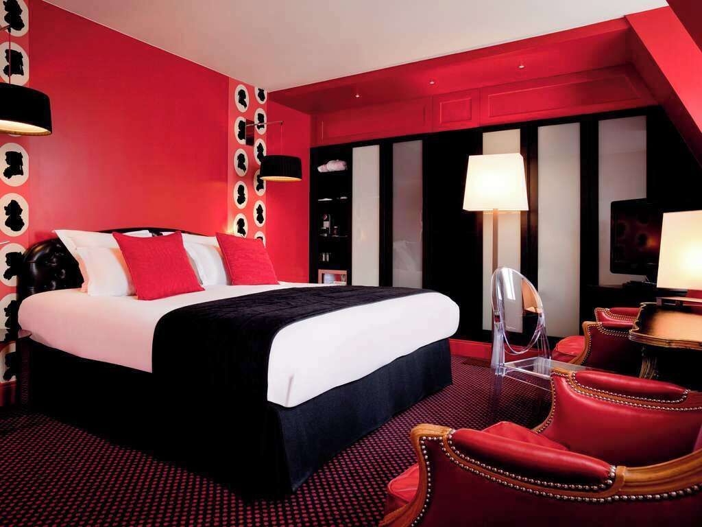 deluxe room, 1 king bed | premium bedding, minibar, in-room safe, desk
