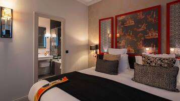 Deluxe Room, 1 King Bed | Premium bedding, minibar, in-room safe, desk