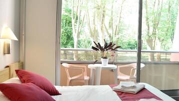 Double Room | Premium bedding, in-room safe, blackout drapes, iron/ironing board