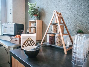 Sarapan bungkus setiap hari (EUR 13.90 seorang) 