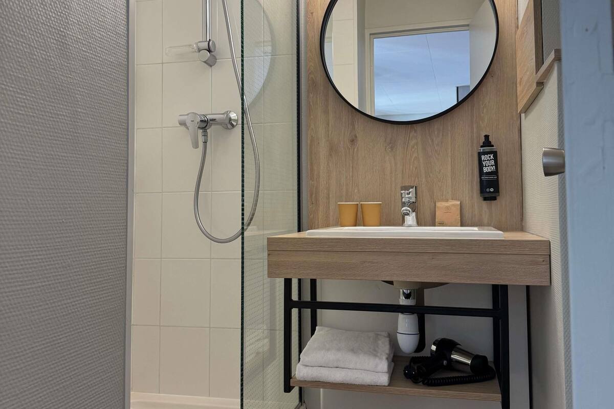 1 bedroom, premium bedding, desk, blackout drapes