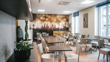 Frukost att ta med varje dag (EUR 13.90 per person)