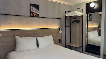 Ropa de cama de alta calidad, escritorio y cortinas blackout