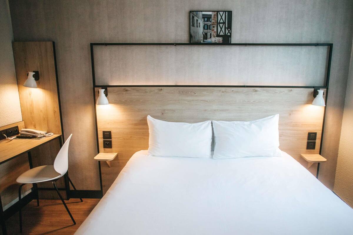 Standard Double Room, 1 Double Bed | Premium bedding, desk, blackout drapes, soundproofing