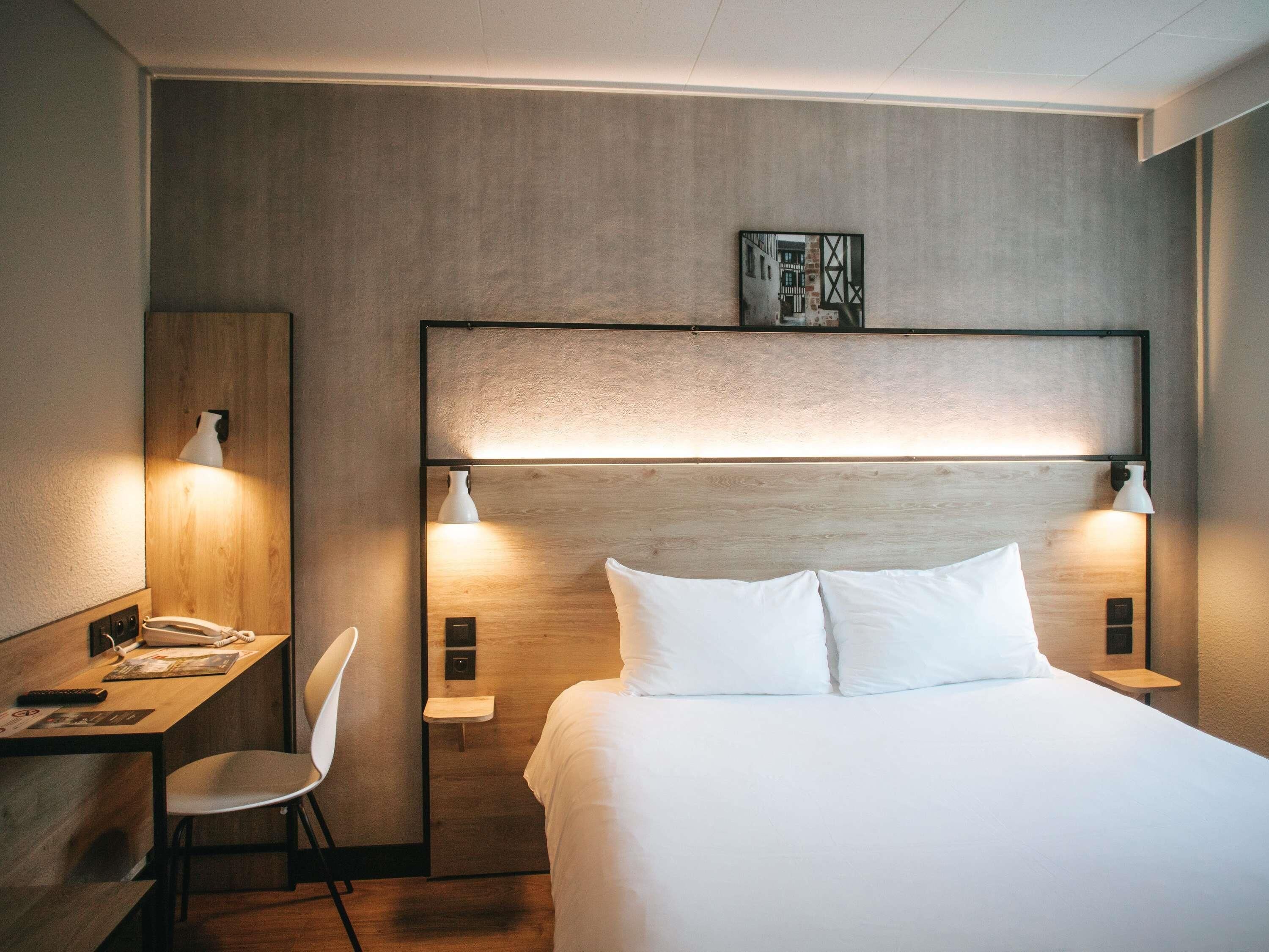 Ropa de cama de alta calidad, escritorio y cortinas blackout 