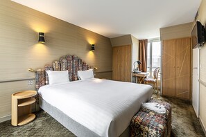 Double Room (Eiffel) | In-room safe, free WiFi, bed sheets - La Manufacture (Paris)