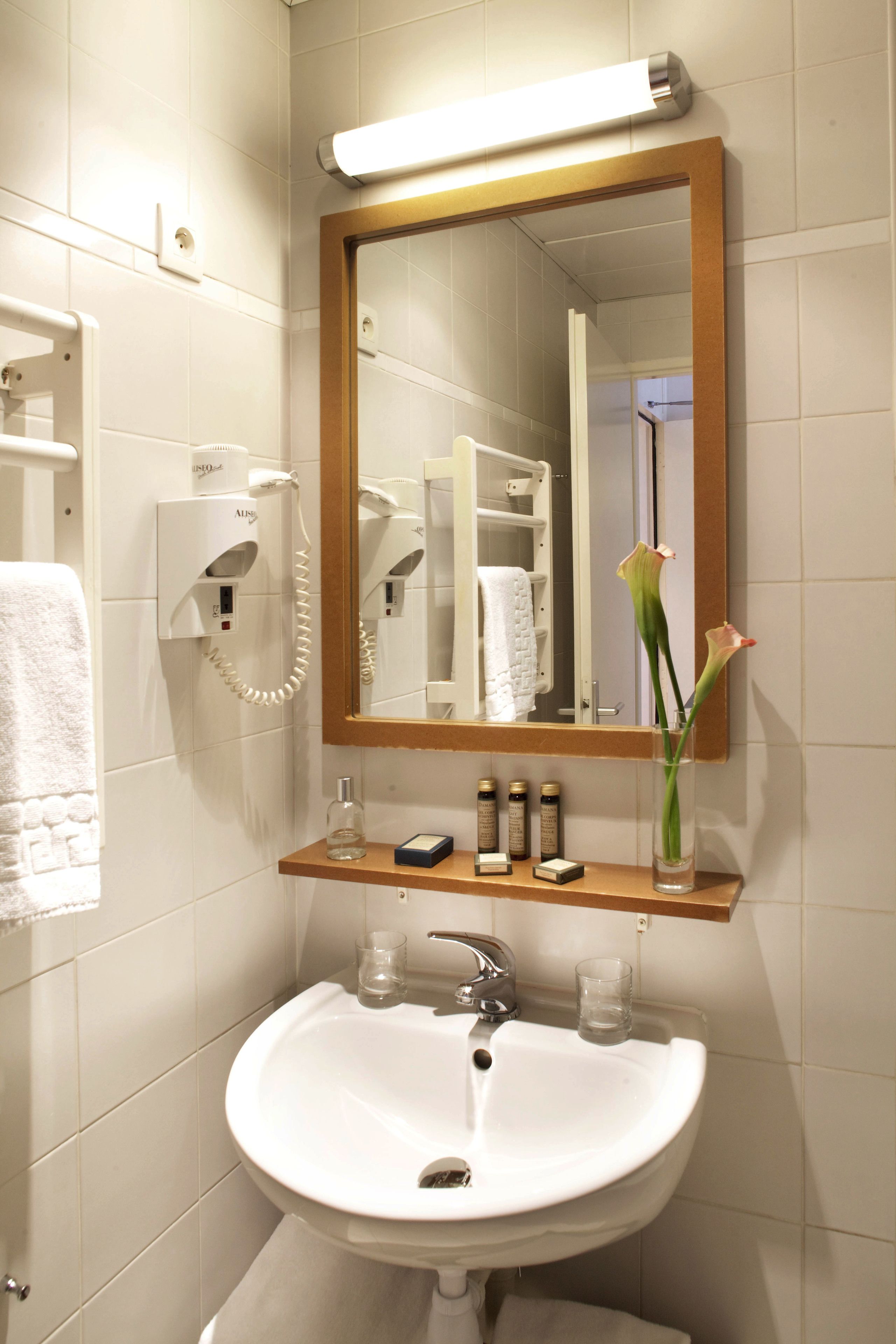 in-room safe, free wifi, bed sheets