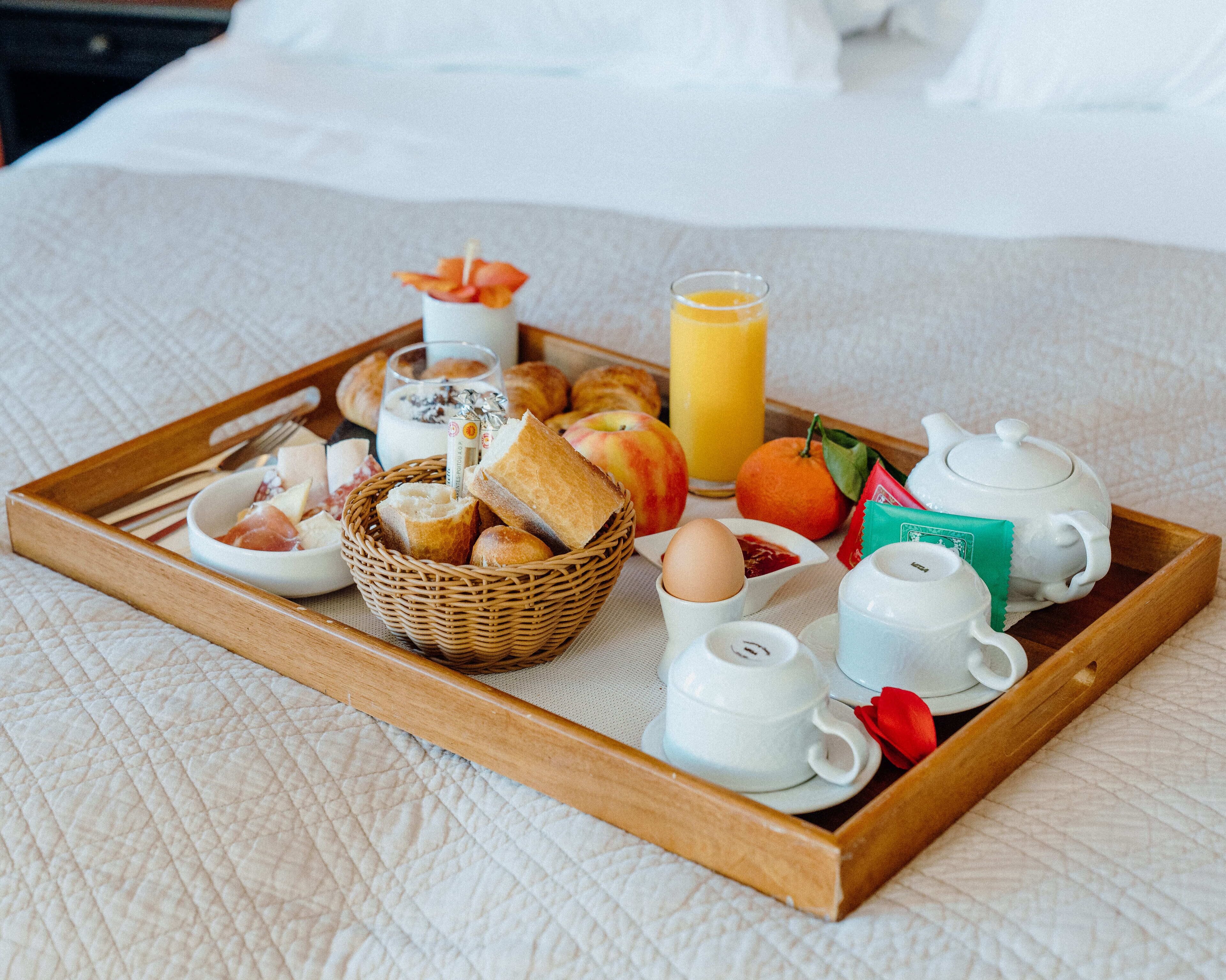 daily buffet breakfast (eur 20 per person)