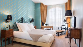 Superior tweepersoonskamer | Luxe beddengoed, een minibar, een bureau, geluiddichte muren