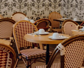 Daily buffet breakfast for a fee - Hôtel Le Grimaldi by Happyculture (Nice)