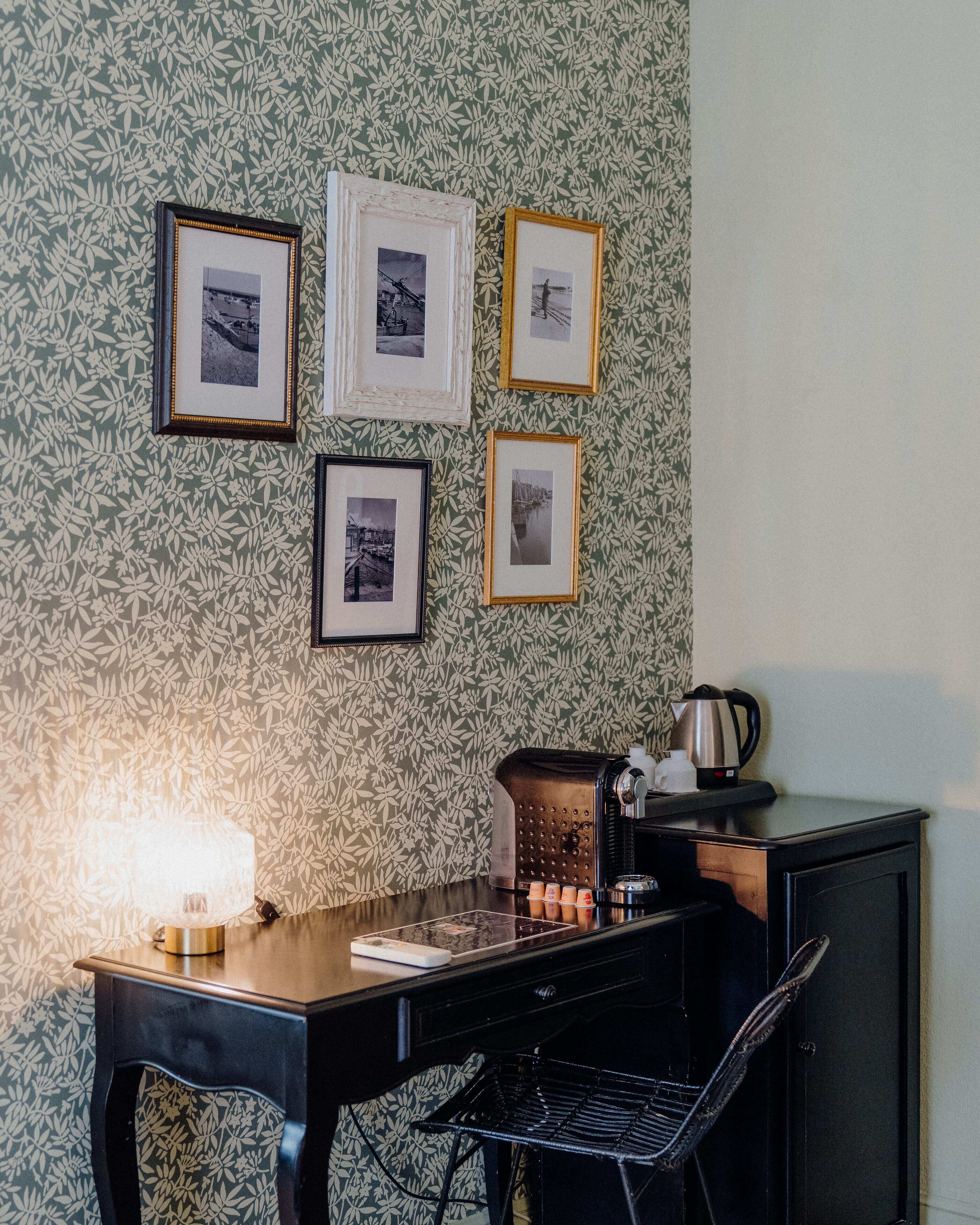 deluxe room | 1 bedroom, premium bedding, minibar, desk