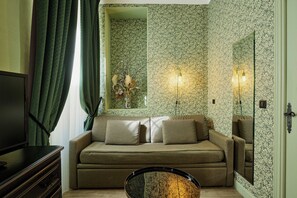 Premium bedding, minibar, desk, soundproofing