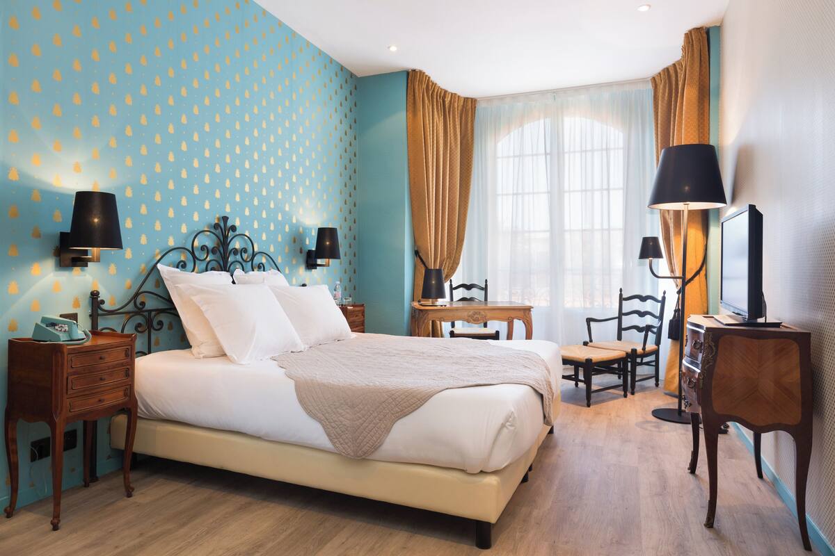 Ropa de cama de alta calidad, minibar, escritorio y insonorización