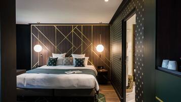 Junior Suite, 1 King Bed | In-room safe, individually decorated, individually furnished, desk