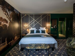 In-room safe, individually decorated, individually furnished, desk - Aigle Noir Hotel Fontainebleau -  MGallery Collection (Fontainebleau)