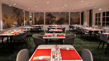 Se ofrece un desayuno completo todos los días (por un coste adicional)