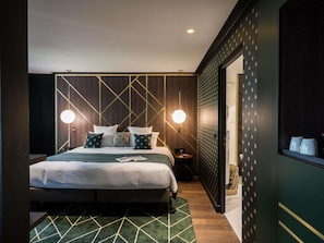 Suite Junior, 1 trÚs grand lit | Coffres-forts dans les chambres, décoration personnalisée