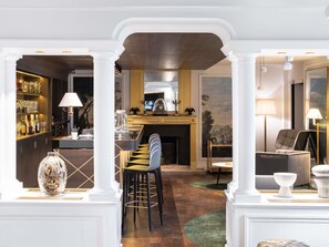 Bar (on property) - Aigle Noir Hotel Fontainebleau -  MGallery Collection (Fontainebleau)