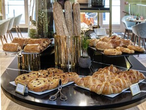 Daily buffet breakfast (EUR 40 per person)