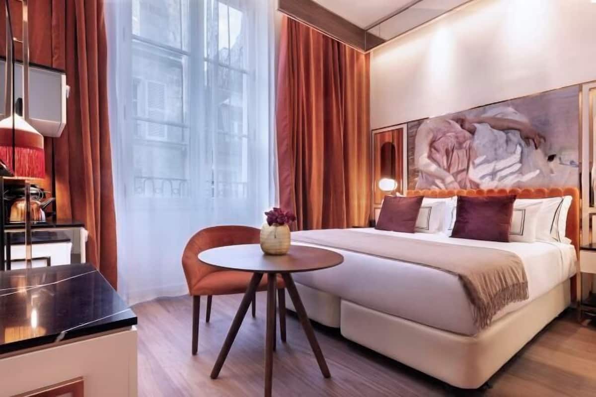 Minibar, in-room safe, desk, soundproofing