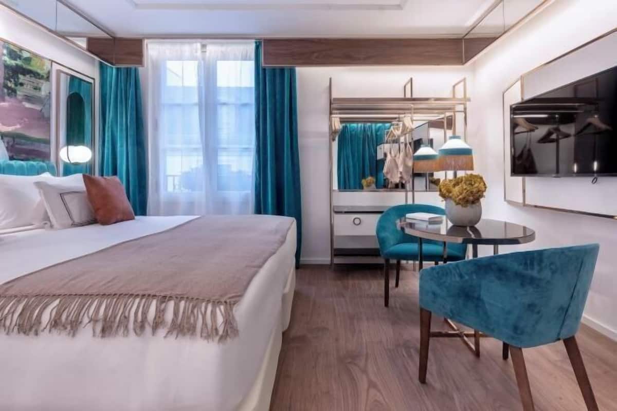 Minibar, in-room safe, desk, soundproofing