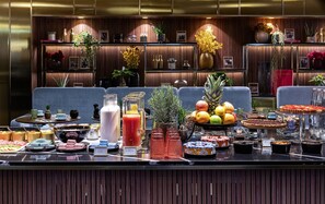 Frokostbuffé hver dag (EUR 40 per person)