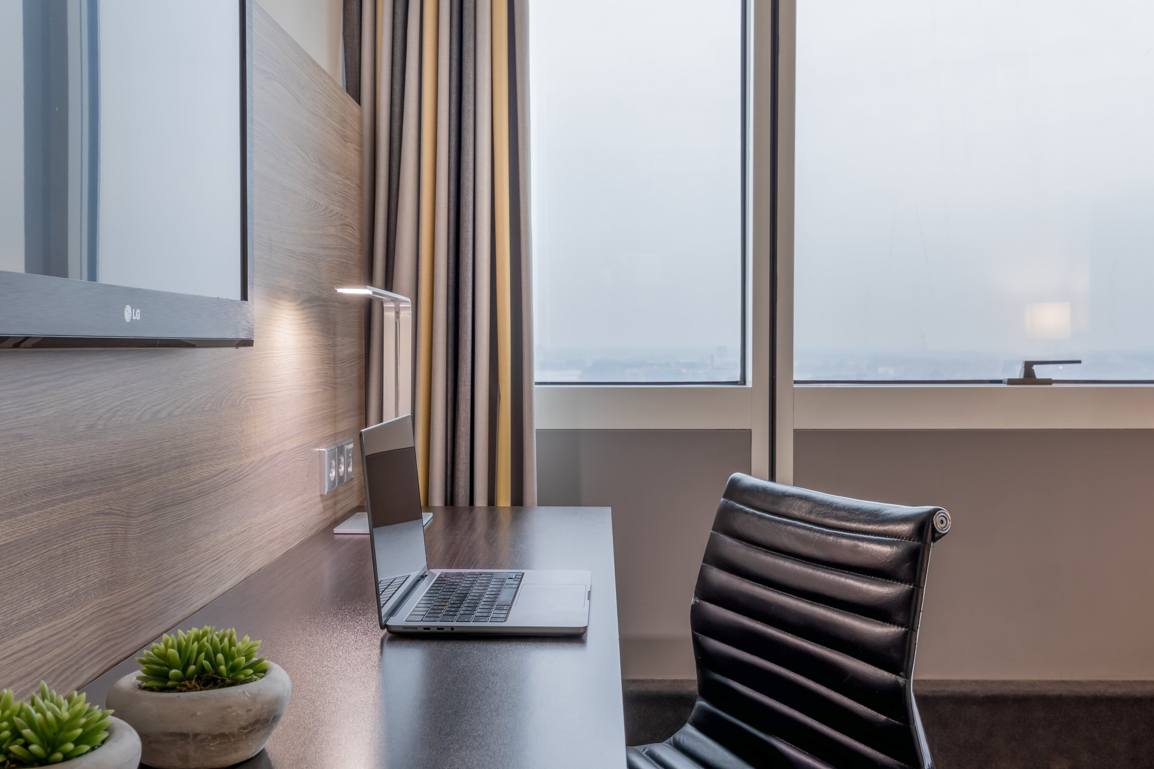 standard room, 1 queen bed, accessible | in-room safe, desk, soundproofing, free wifi