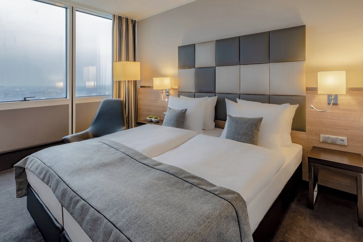 In-room safe, desk, soundproofing, free WiFi