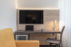 Zimmersafe, Schreibtisch, schallisolierte Zimmer, kostenloses WLAN