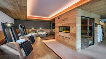 Maniküre und Pediküre, Massageanwendungen