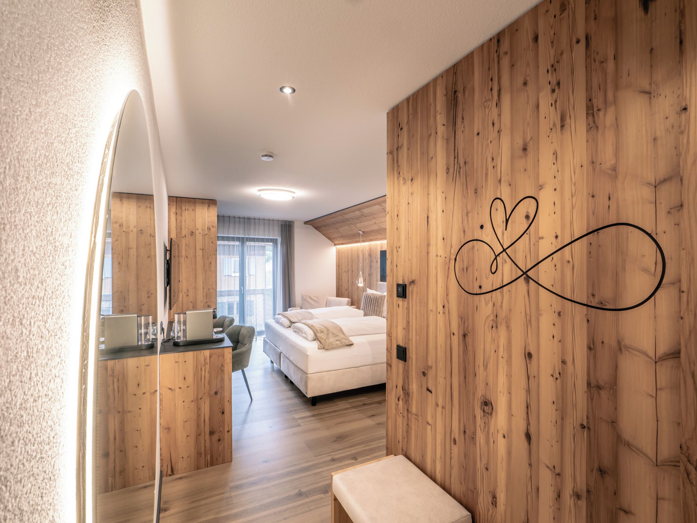 Deluxe-Doppelzimmer, Balkon | Hochwertige Bettwaren, Schreibtisch, Verdunkelungsvorhänge