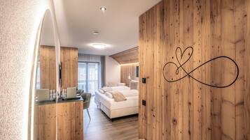 Deluxe Double Room, Balcony | Premium bedding, desk, blackout curtains, iron/ironing board