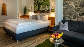 Habitación doble Confort, para no fumadores, vista al jardín | Ropa de cama de alta calidad, escritorio y cortinas blackout