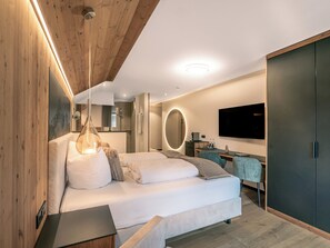 디럭스 더블룸, 발코니 | 고급 침구, 책상, 암막 커튼, 다리미/다리미판