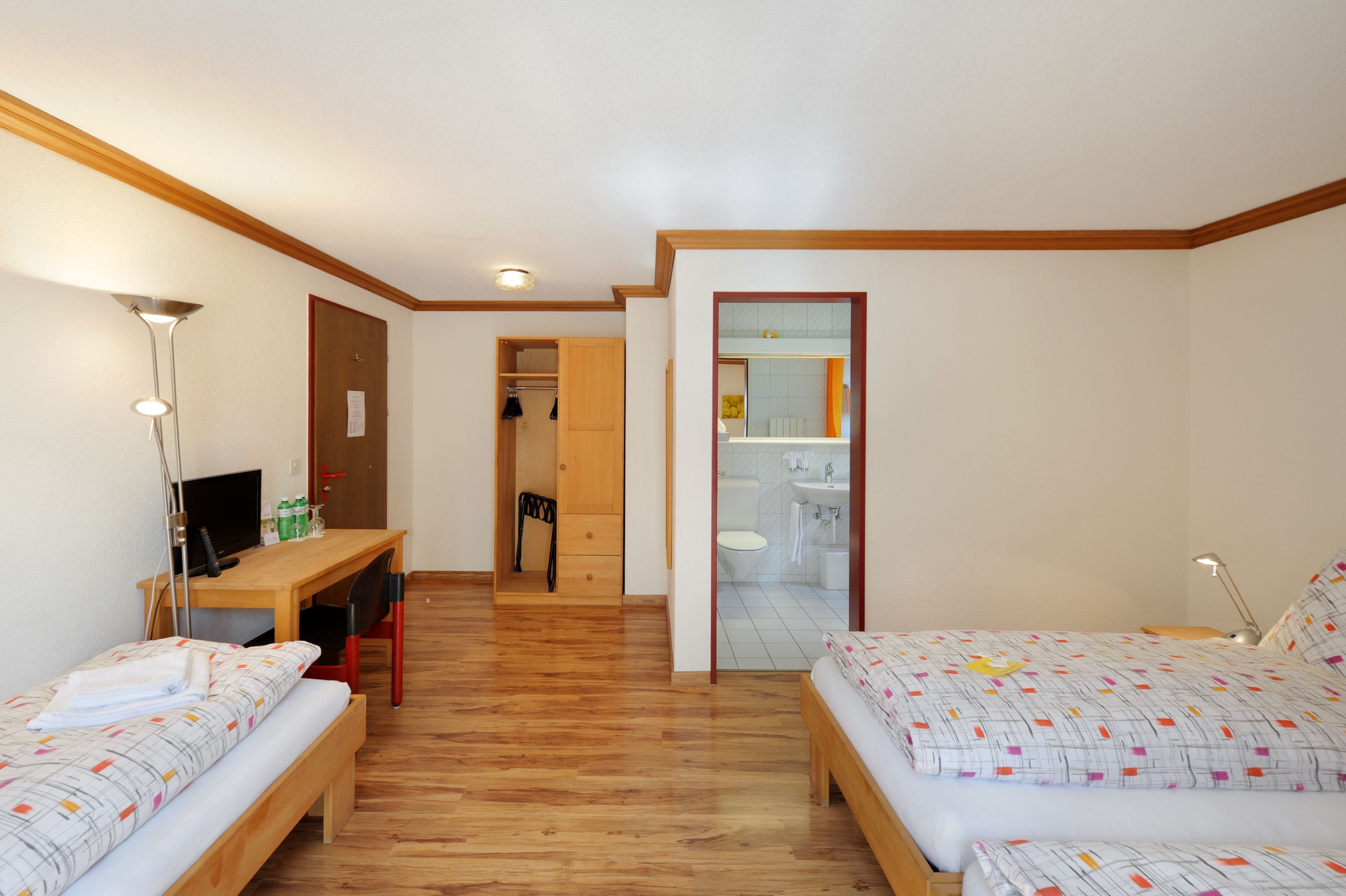 triple room | 1 bedroom, desk, blackout curtains, bed sheets