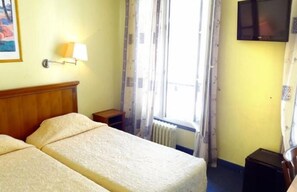 Standard Twin Room | In-room safe, iron/ironing board, cribs/infant beds, free WiFi - Villa Du Maine (Paris)