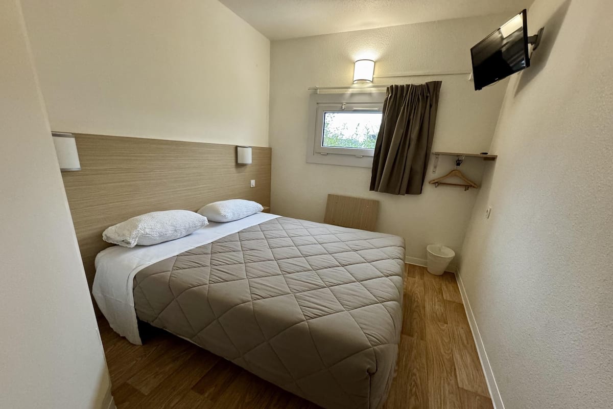 Standard Room, 1 Double Bed | Free WiFi, bed sheets