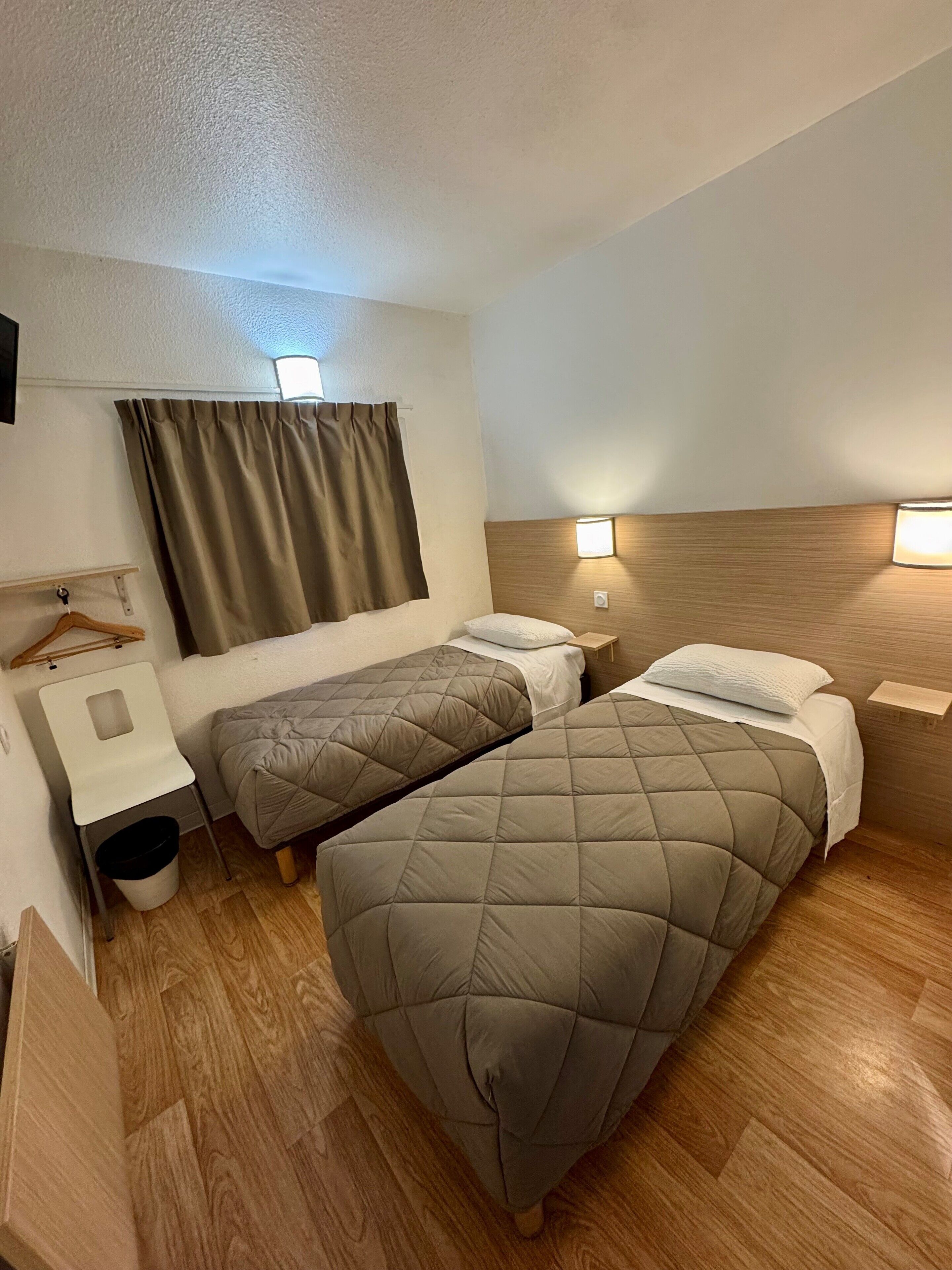 Standard Room, 2 Twin Beds | Free WiFi, bed sheets