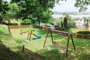Children’s play area – outdoor