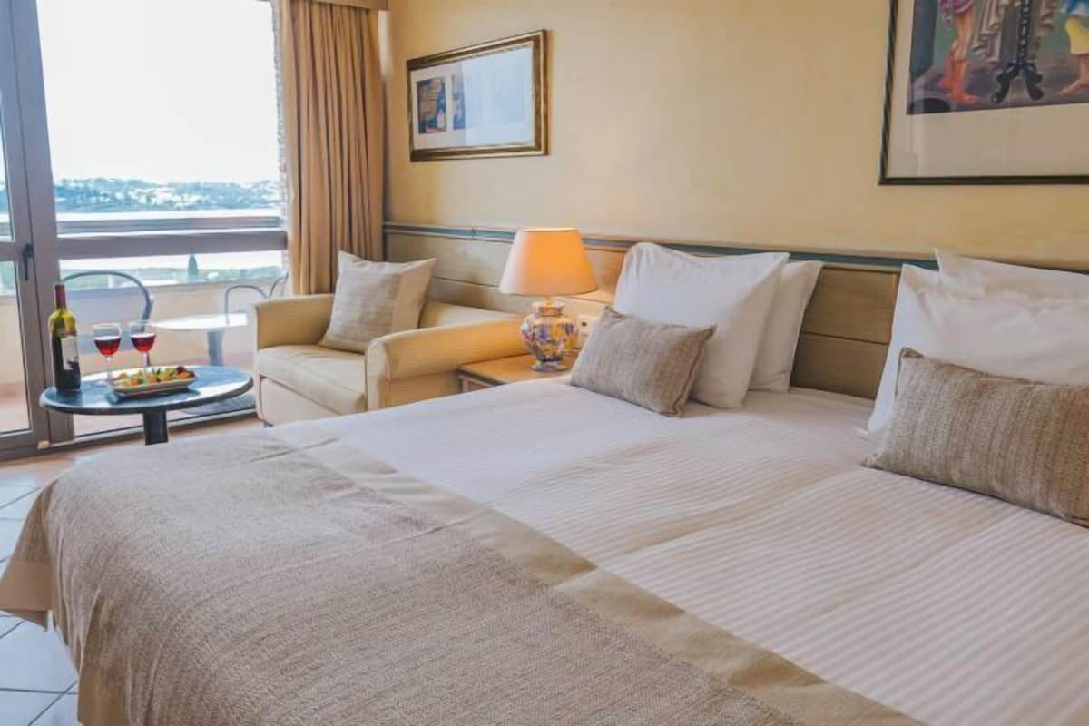 1 bedroom, minibar, in-room safe, desk
